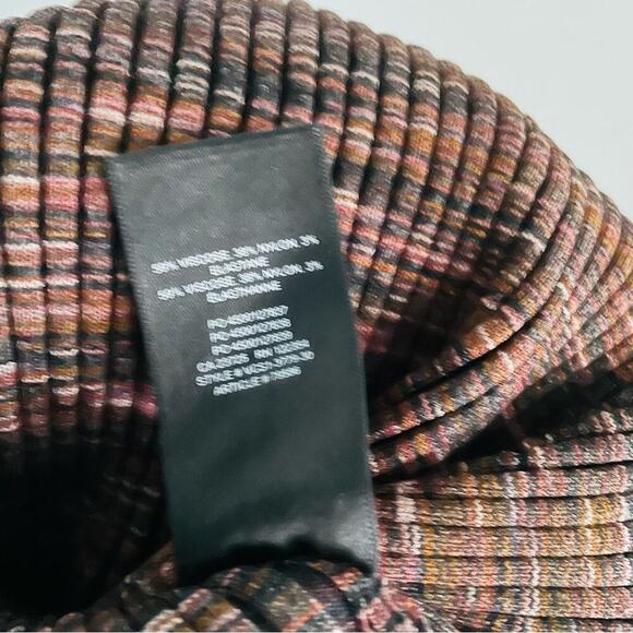 Aritzia Babaton ribbed bodycon dress tight fitting side slits on bottom size med - Picture 6 of 10